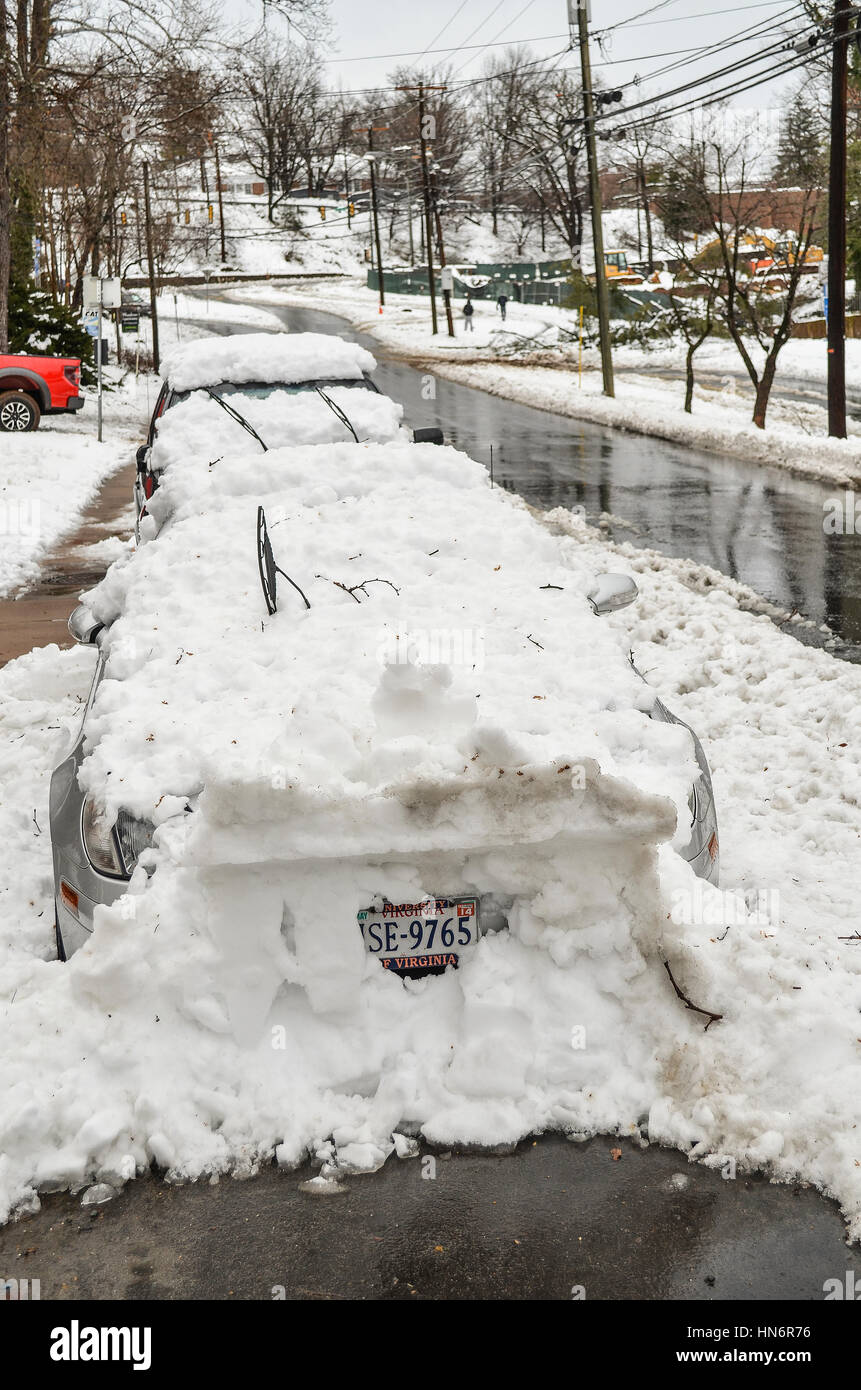 Car buried under snow hires stock photography and images Alamy