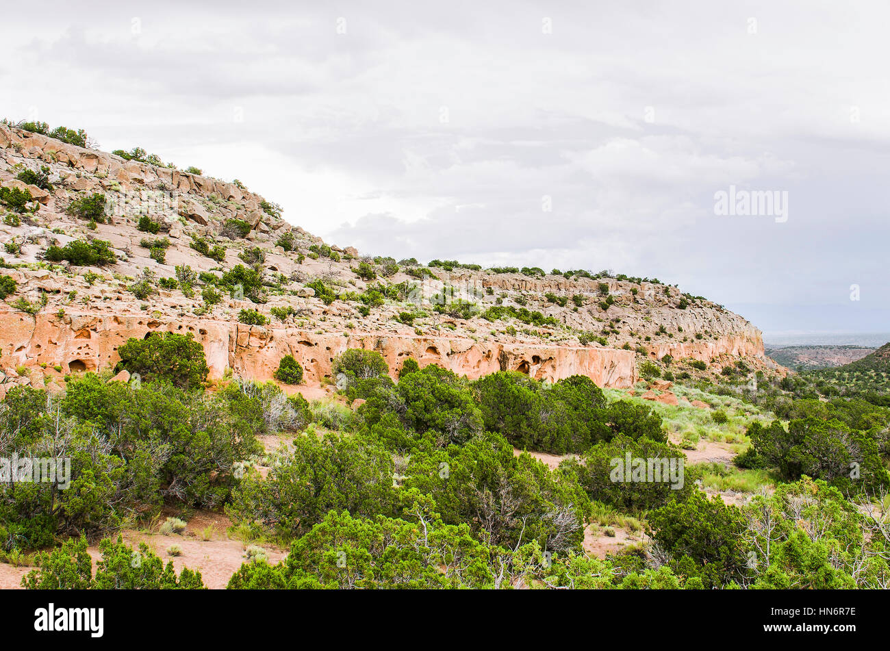 Tsankawi cave dwellings in cliffs at Bandelier National Monument Stock Photo