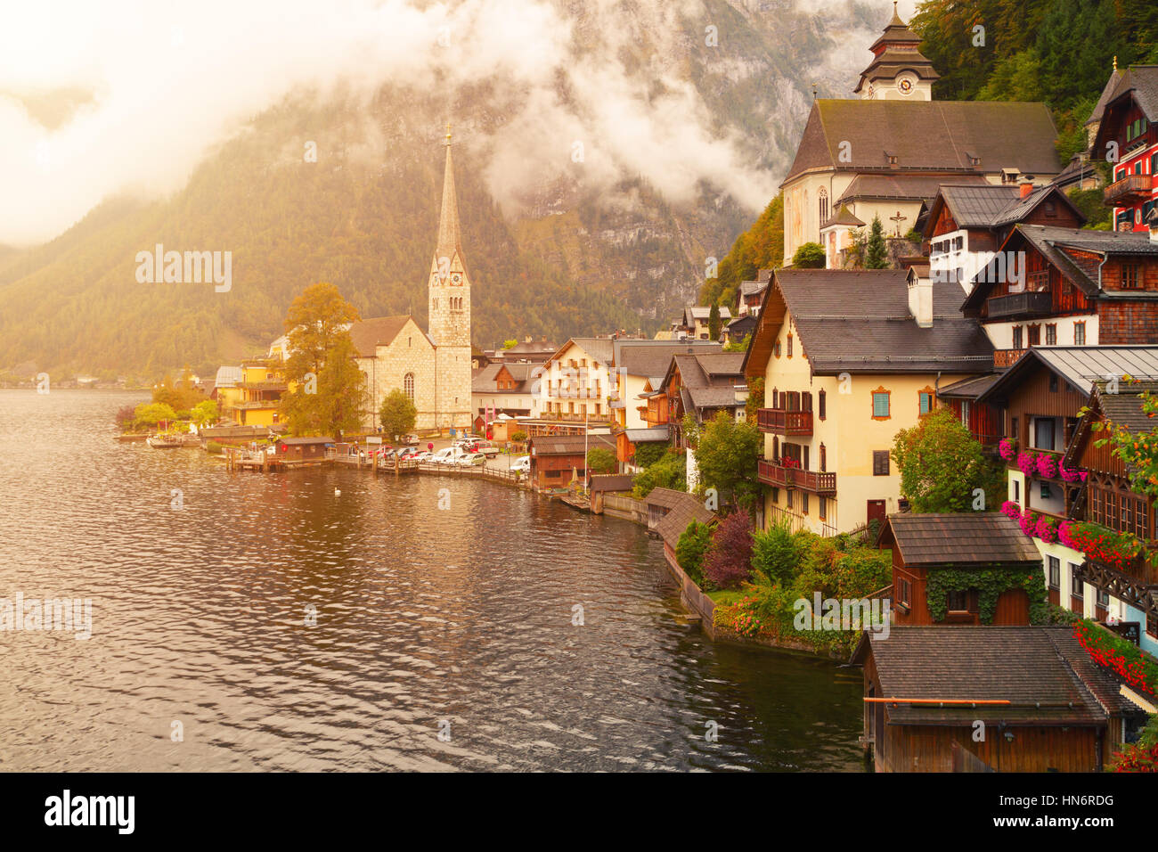 Famous Hallstatt mountain village with Hallstatt lake at sunrise in ...
