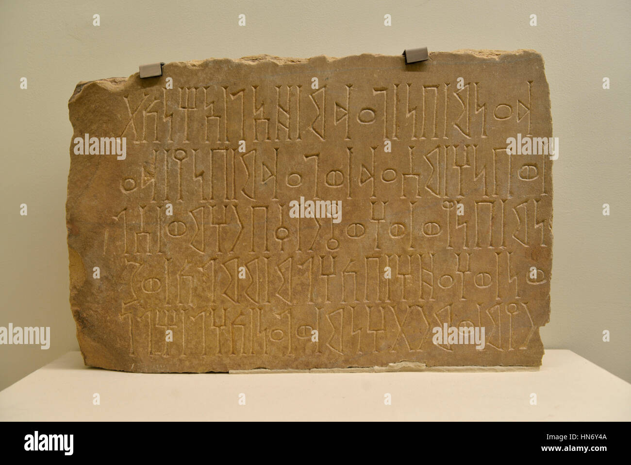 Inscribed slab. Qaryat al-Faw. Around 1st century BCE. Limestone. Department of Archaeology, King Saud University, Riyadh. Saudi Arabia. Stock Photo