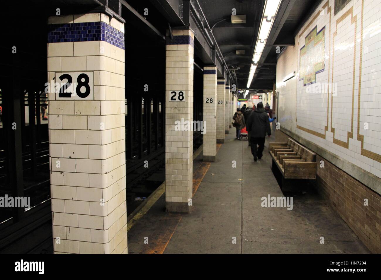 Subway platform, 28th Street IRT Lexington Avenue line Stock Photo Alamy