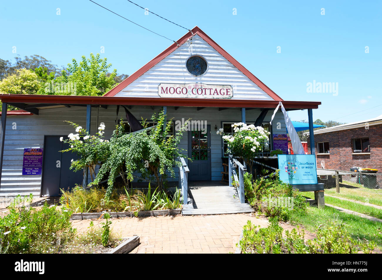 Quaint Mogo Cottage, a jewelry Shop at the small touristic town of Mogo,  near Bateman's Bay, New South Wales, Australia Stock Photo - Alamy