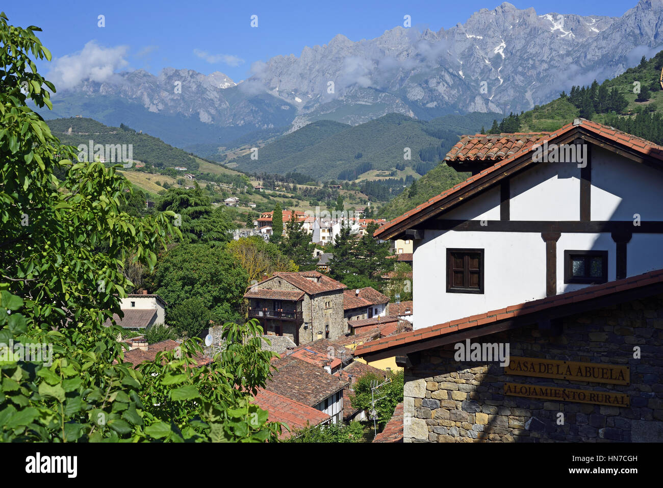 Looking over the rooftops of Potes, Cantabria, to the eastern massif of the Picos de Europa Stock Photo