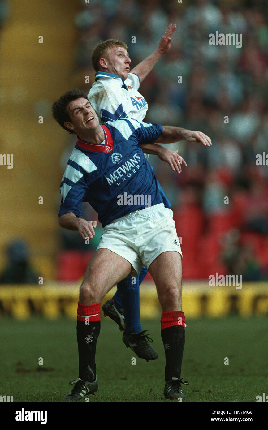 DAVID ROBERTSON & THOMAS BROWN RANGERS V KILMARNOCK 11 April 1994 Stock Photo