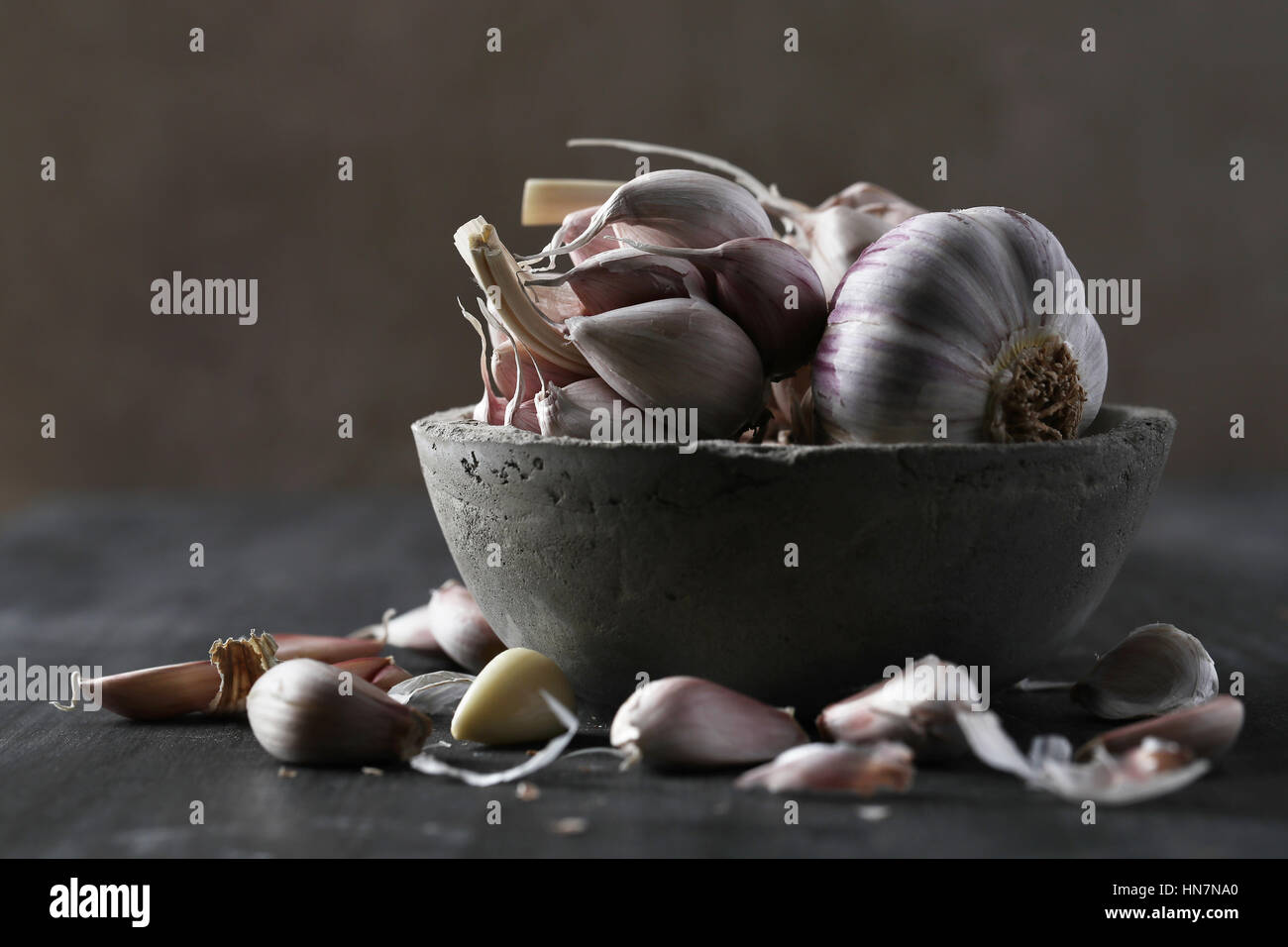 Food ingredient. Garlic on the table Stock Photo - Alamy