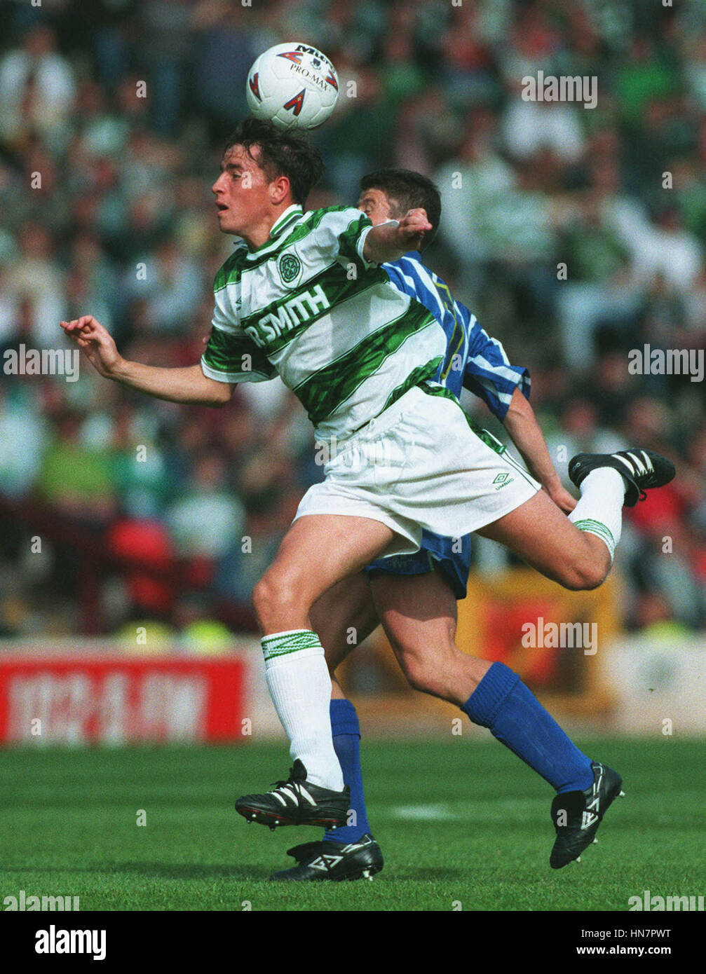 O'DONNELLS BALANCING ACT CELTIC V KILMARNOCK 17 September 1994 Stock Photo