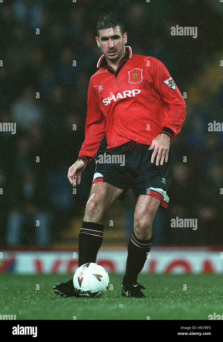 ERIC CANTONA  写真パネル Eric Cantona at Manchester Utd new home strip launch 2010