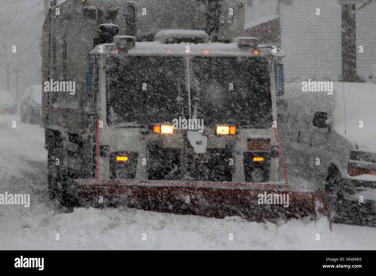 Nyc snow sidewalks hires stock photography and images Alamy
