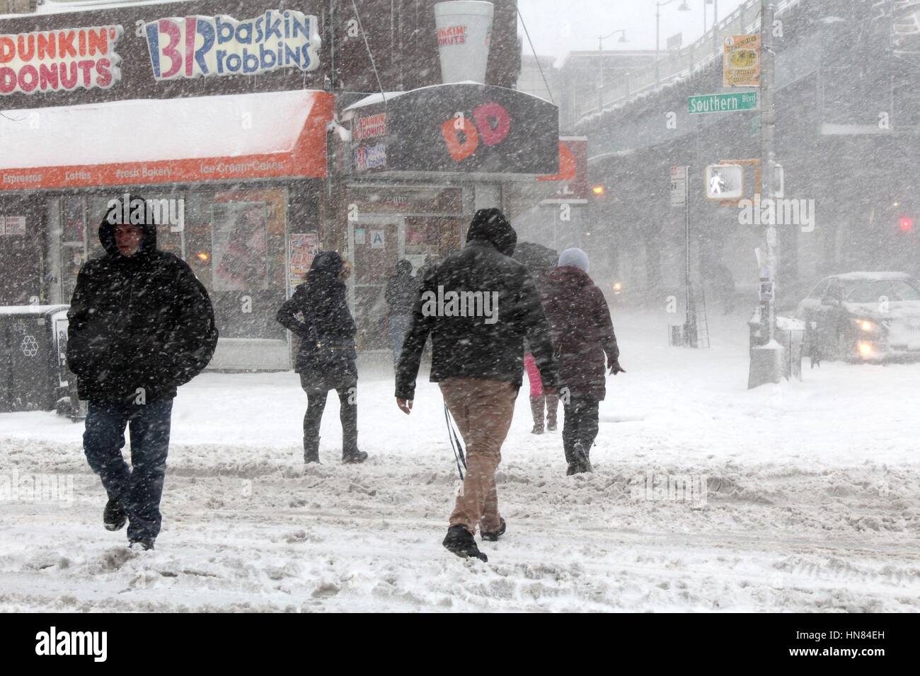 Nyc snow sidewalks hires stock photography and images Alamy