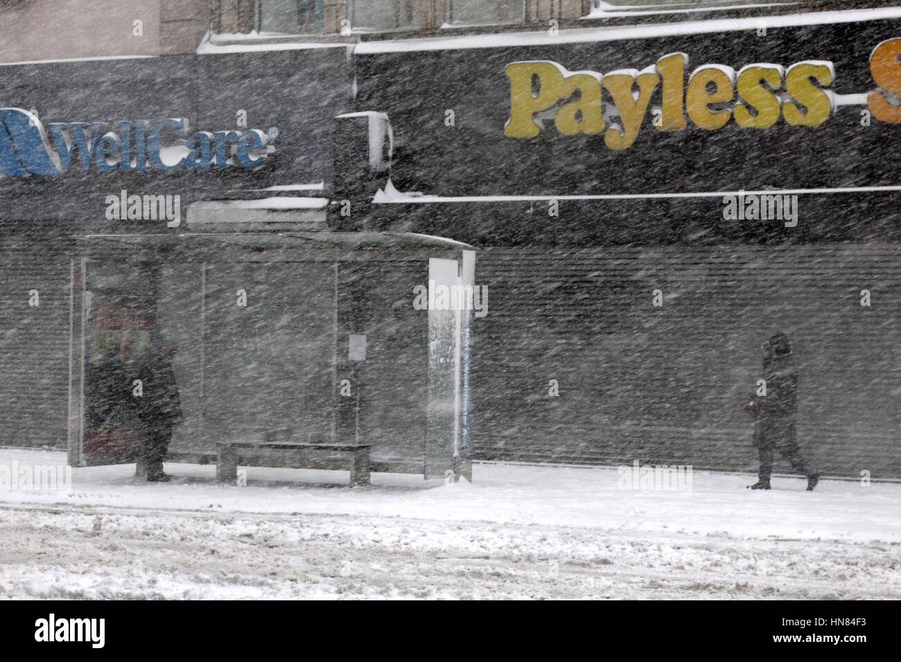 Nyc snow sidewalks hires stock photography and images Alamy