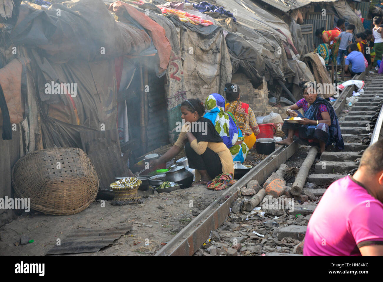 Dhaka, Bangladesh. 8th February 2017. Peoples are living in the