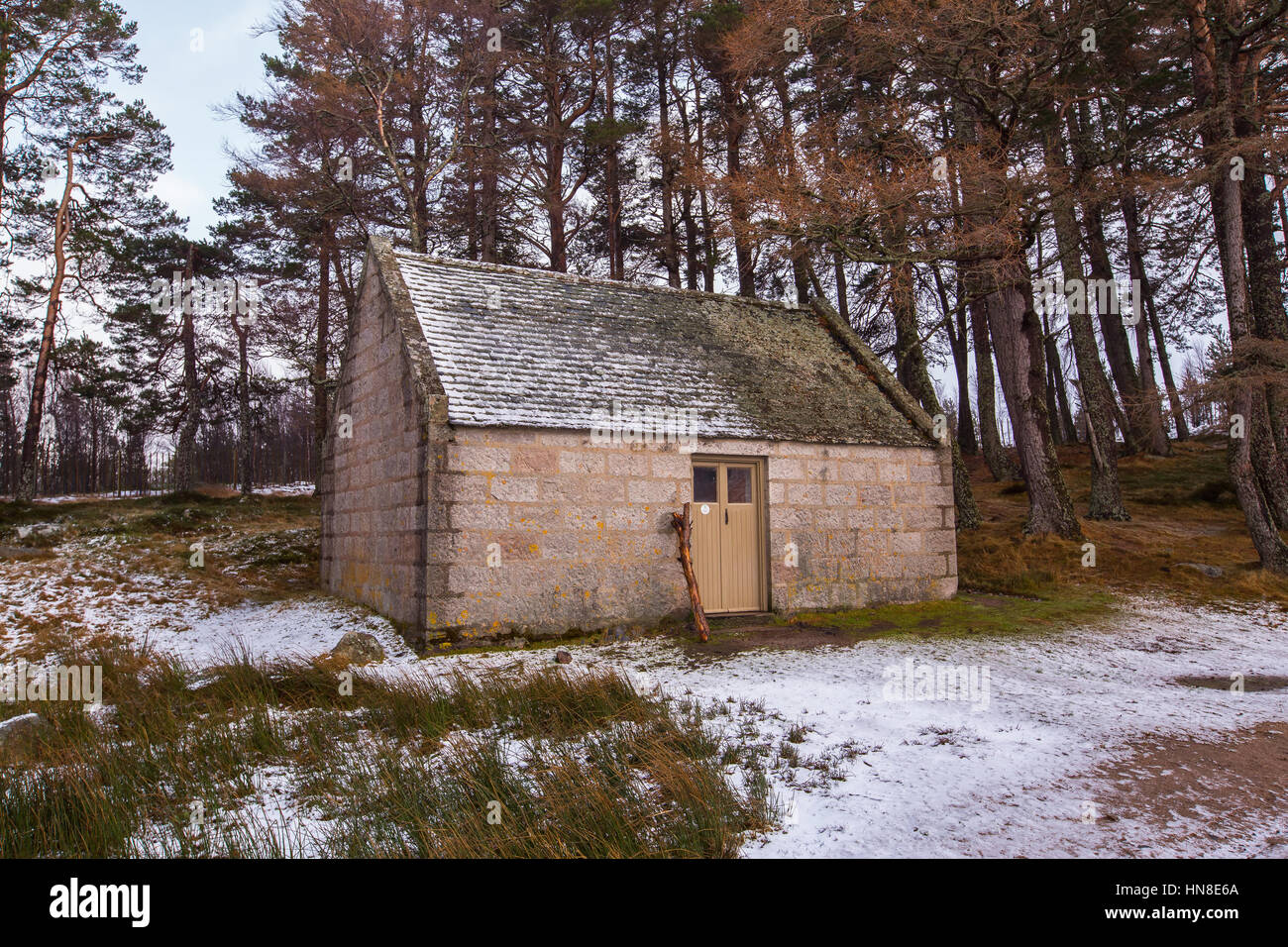 Gelder Shiel mountain bothy on the Balmoral Estate near Ballater, Aberdeenshire, Scotland, UK, used by walkers for shelter in bad weather. Stock Photo