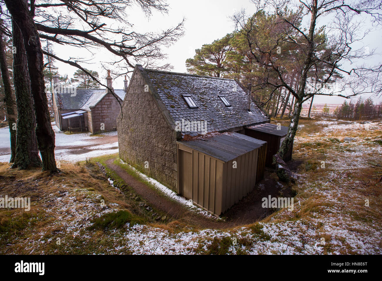 Gelder Shiel mountain bothy on the Balmoral Estate near Ballater, Aberdeenshire, Scotland, UK, used by walkers for shelter in bad weather. Stock Photo