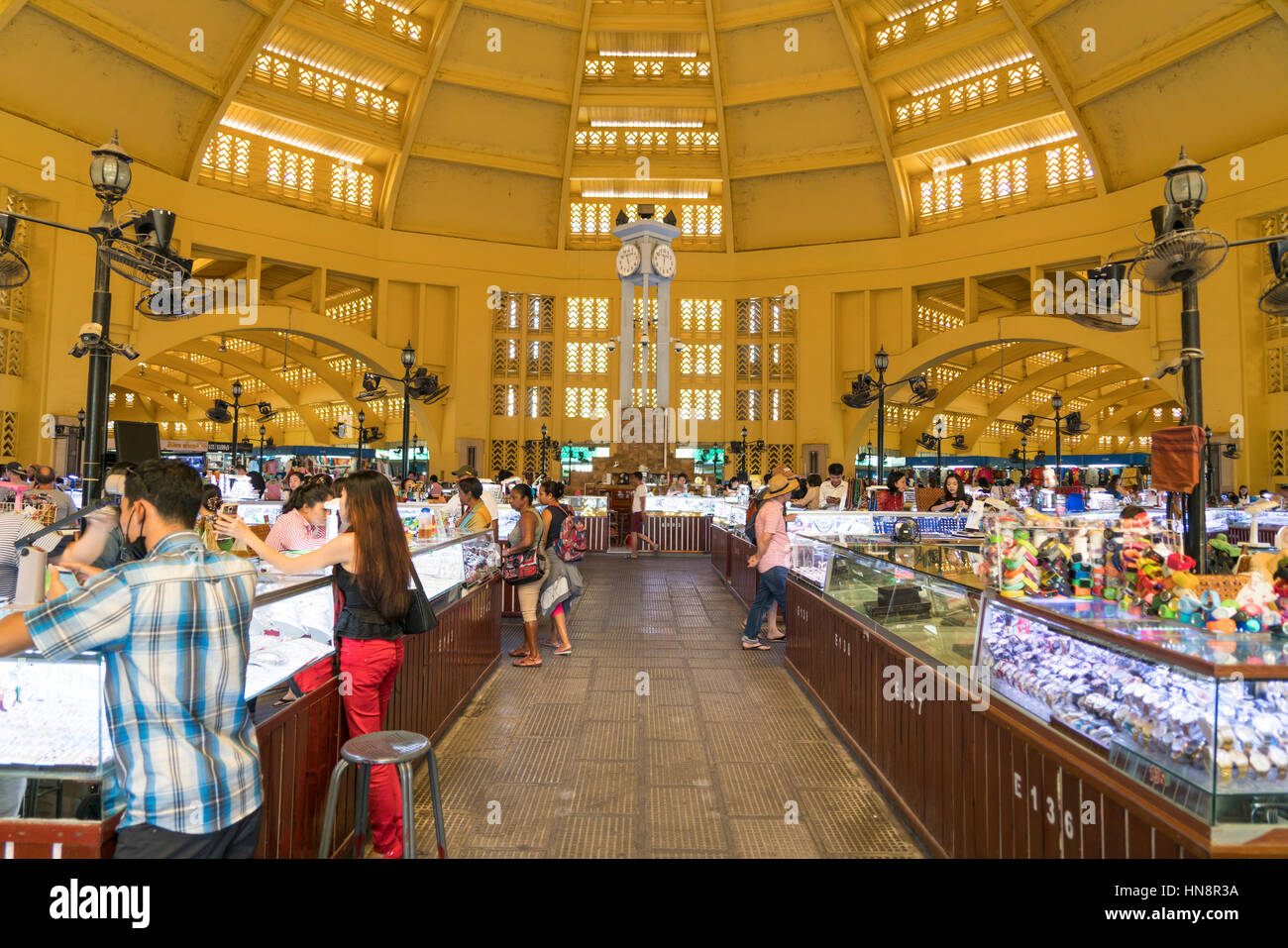 Innenraum des Zentralmarkt,  Phnom Penh, Kambodscha, Asien  |   Central Market interior,  Phnom Penh, Cambodia, Asia Stock Photo