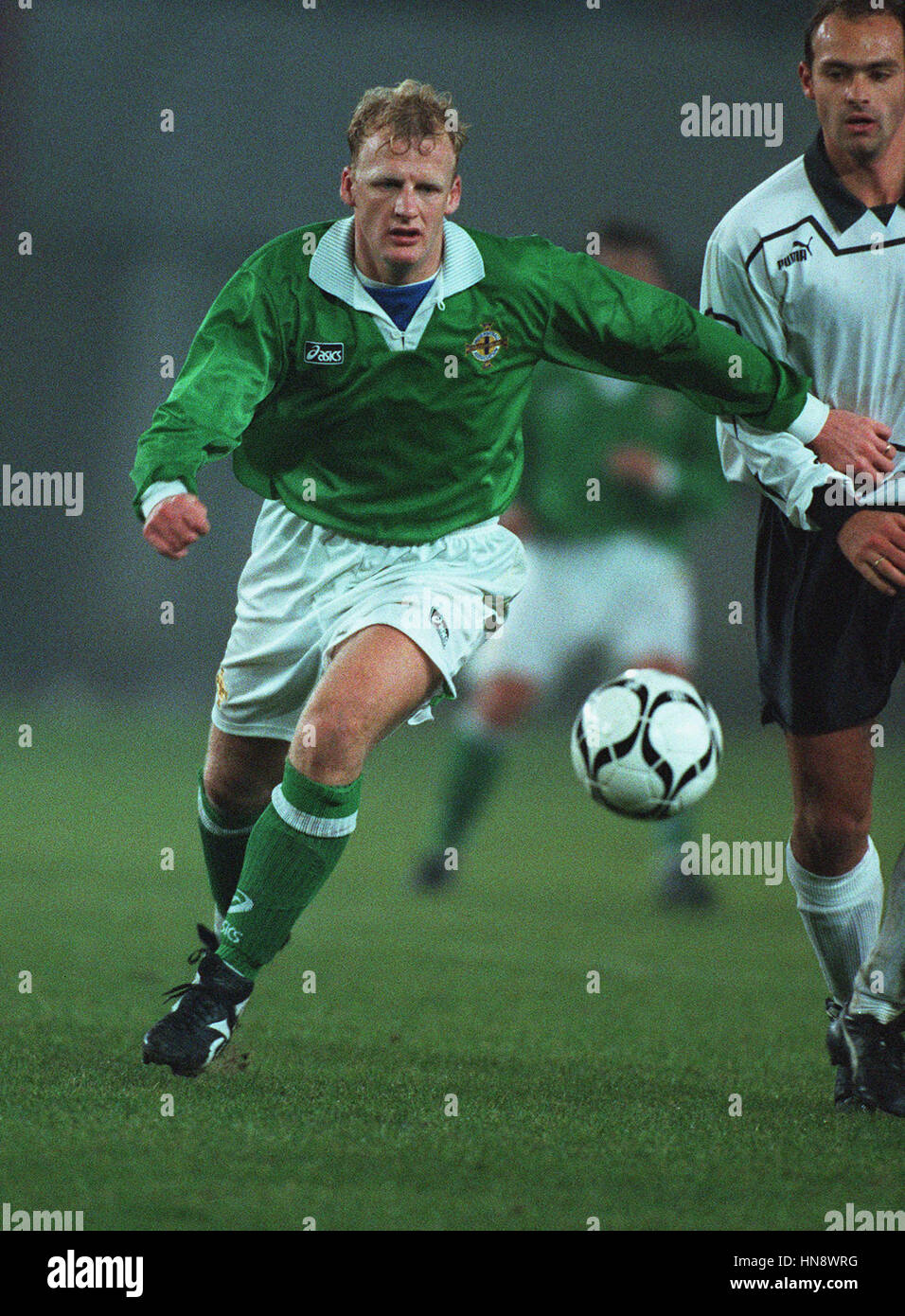 IAIN DOWIE NORTHERN IRELAND & SOUTHAMPTON 26 October 1994 Stock Photo Alamy