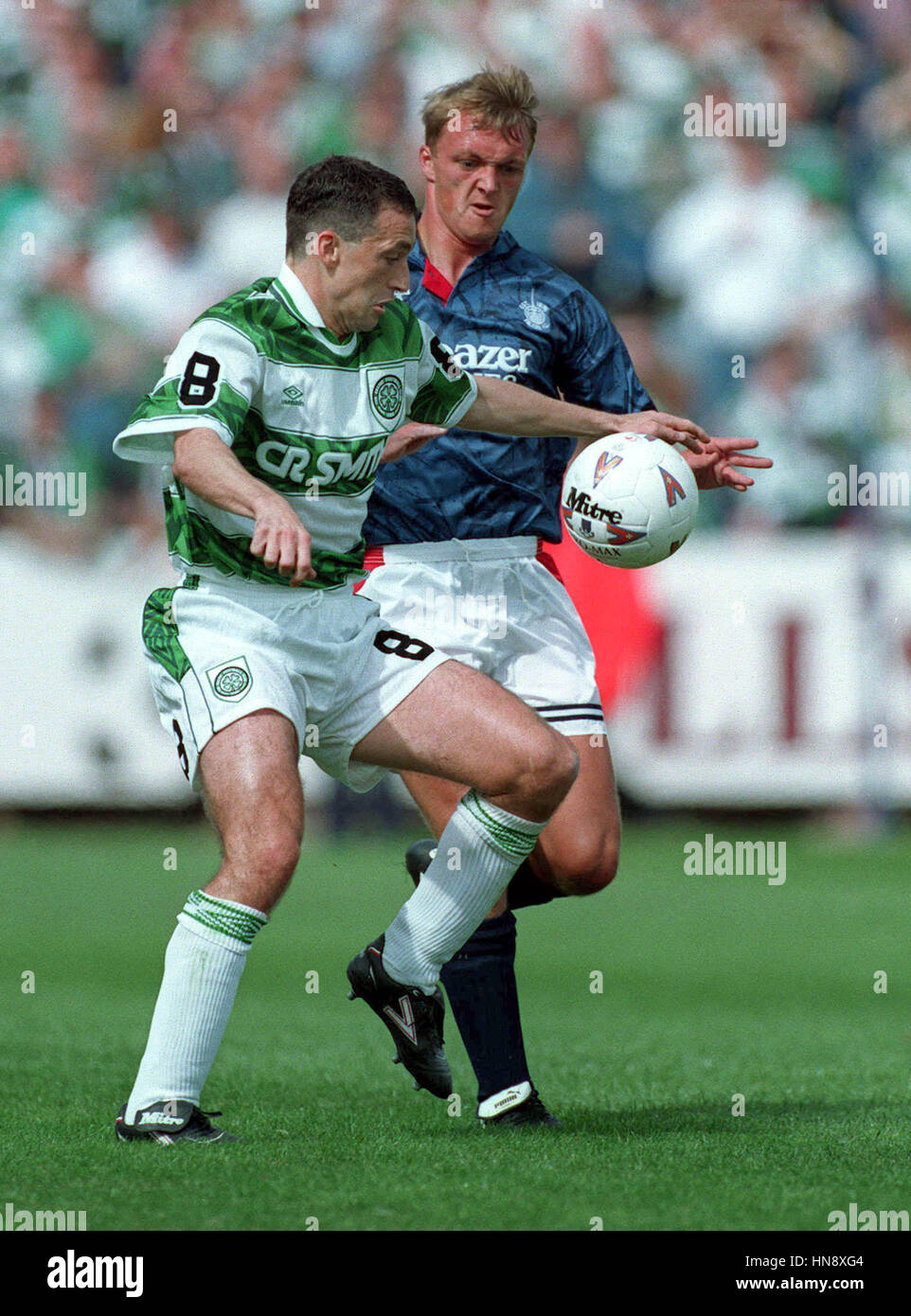 PAUL MCSTAY & STEVE FULTON GLASGOW CELTIC FC V FALKIRK FC 15 August 1994 Stock Photo