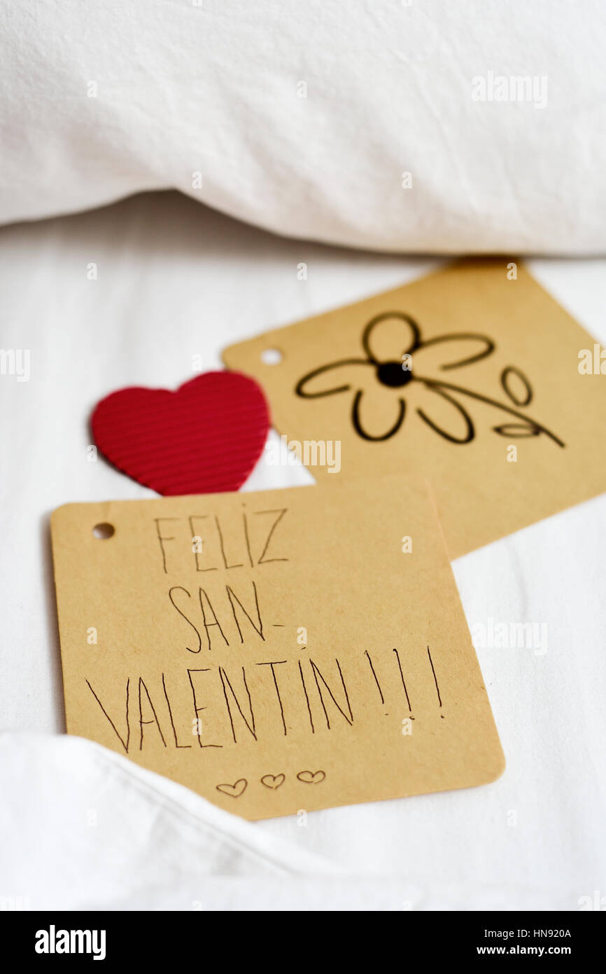 closeup of a brown paper note with the text feliz san valentin, happy ...