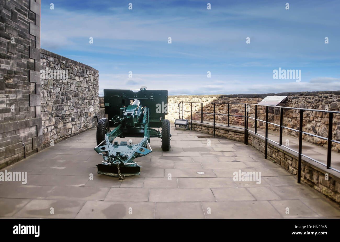 Edinburgh Castle Cannon Stock Photo - Alamy