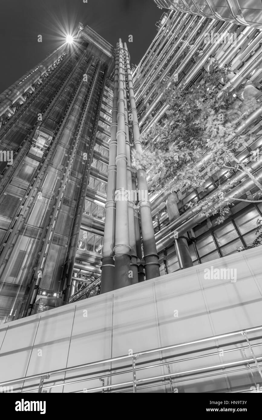Tall building uk city Black and White Stock Photos & Images - Alamy