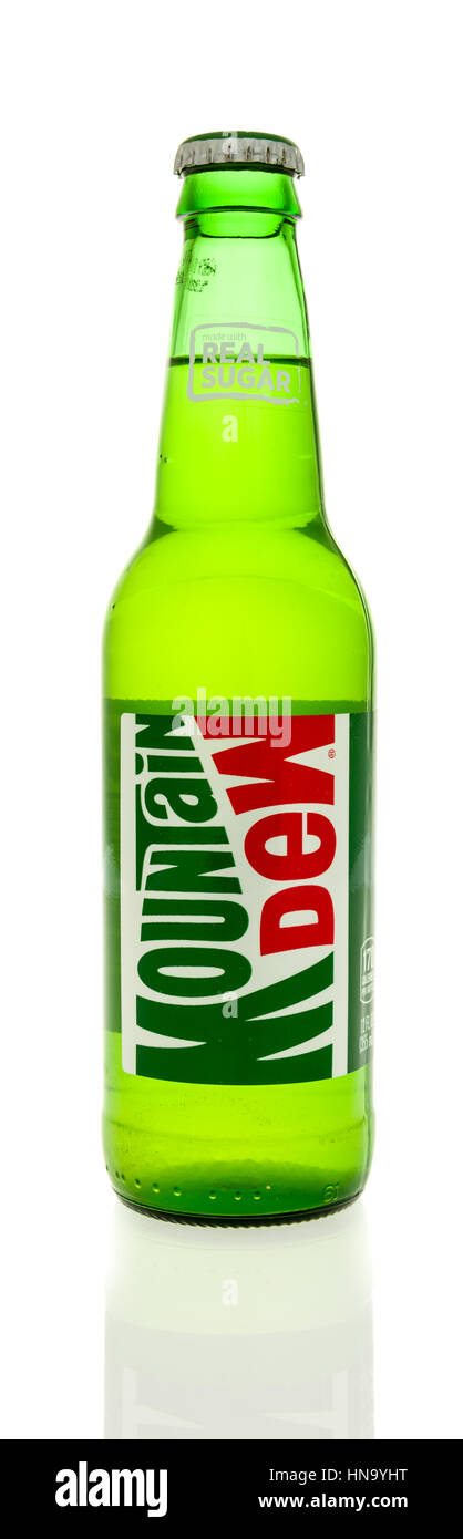 Download Mountain Dew Bottle High Resolution Stock Photography And Images Alamy Yellowimages Mockups
