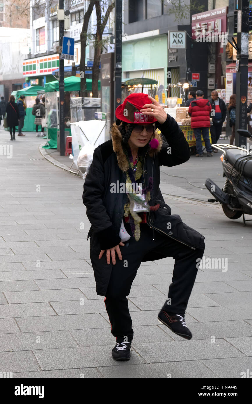 Michael Jackson wannabe dancing in the streets of Seoul, South Korea, Asia Stock Photo