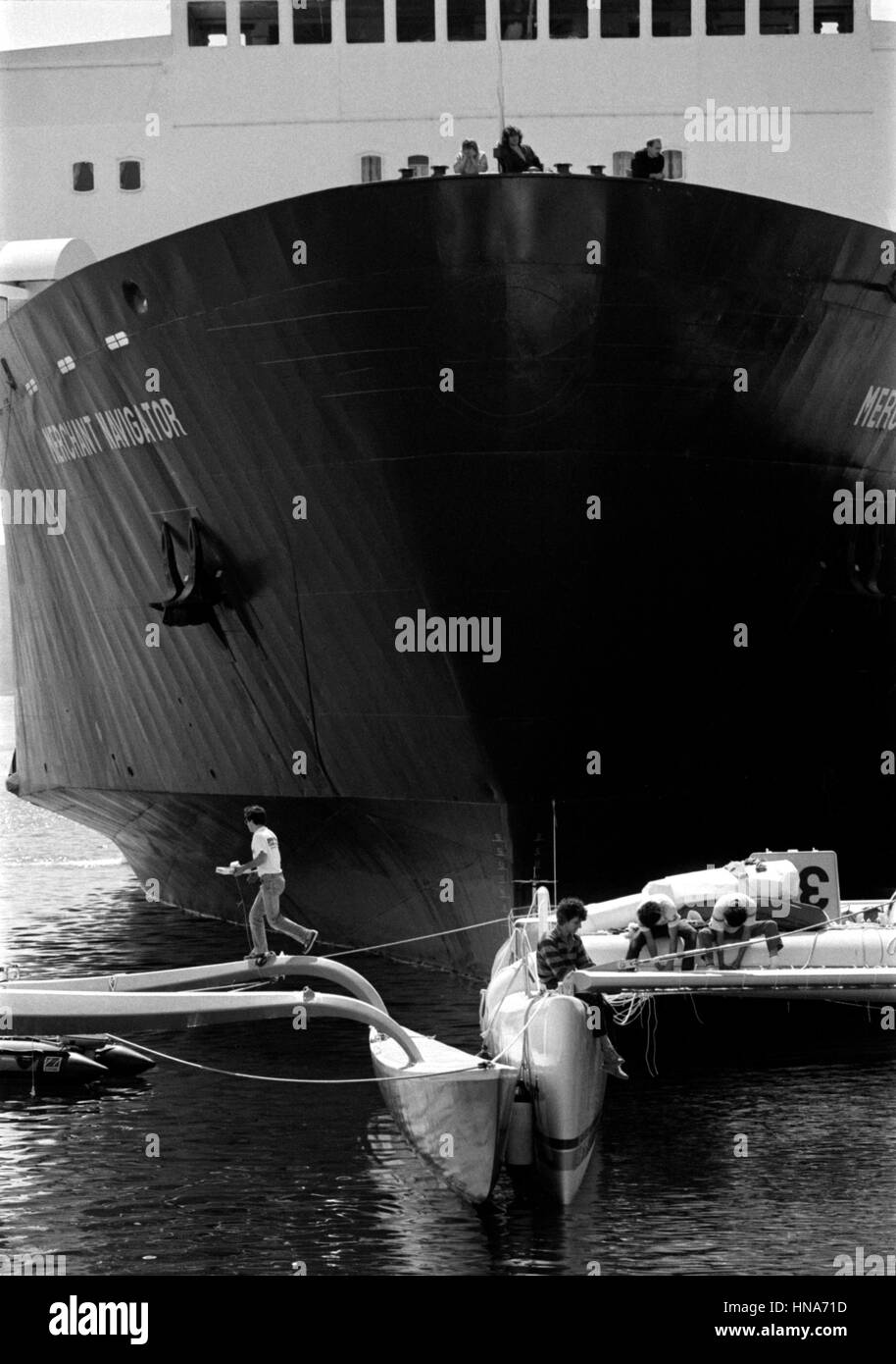 AJAXNETPHOTO. 1 JUNE,1984.PLYMOUTH, ENGLAND. -OSTAR RACE-  CREW OF FREIGHTER MERCHANT VENTURER GET BIRD'S-EYE VIEW OF REPAIRS BEING CARRIED OUT ON RACE YACHTS 33 EXPORT AND BIOTHERM IN MILBAY DOCK. PHOTO:JONATHAN EASTLAND/AJAX  REF:840106 31 Stock Photo