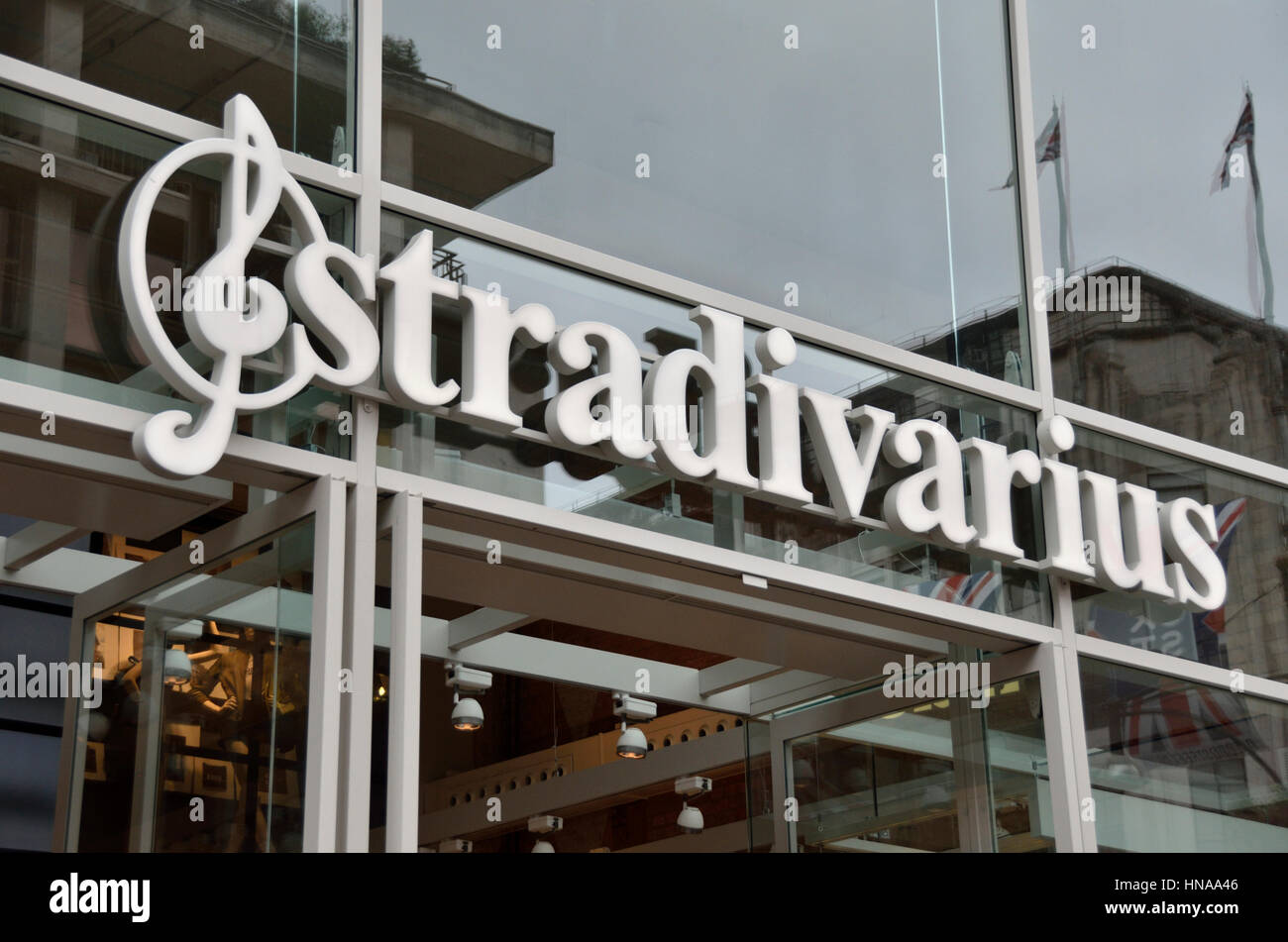 Stradivarius fashion hi-res stock photography and images - Alamy