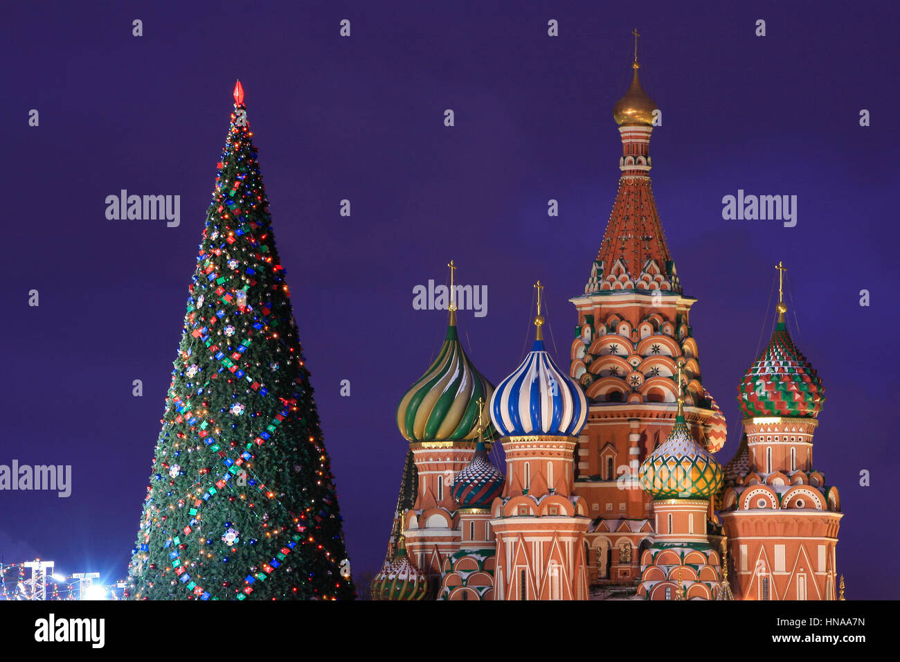 Saint basil's cathedral snow hi-res stock photography and images - Alamy