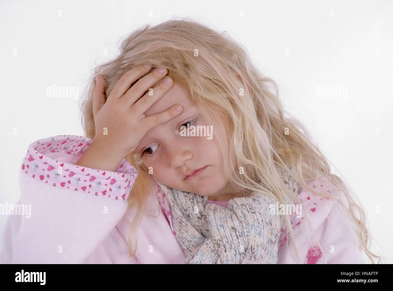 Maedchen, 6 Jahre, fuehlt sich nicht wohl - sick girl with headache Stock Photo