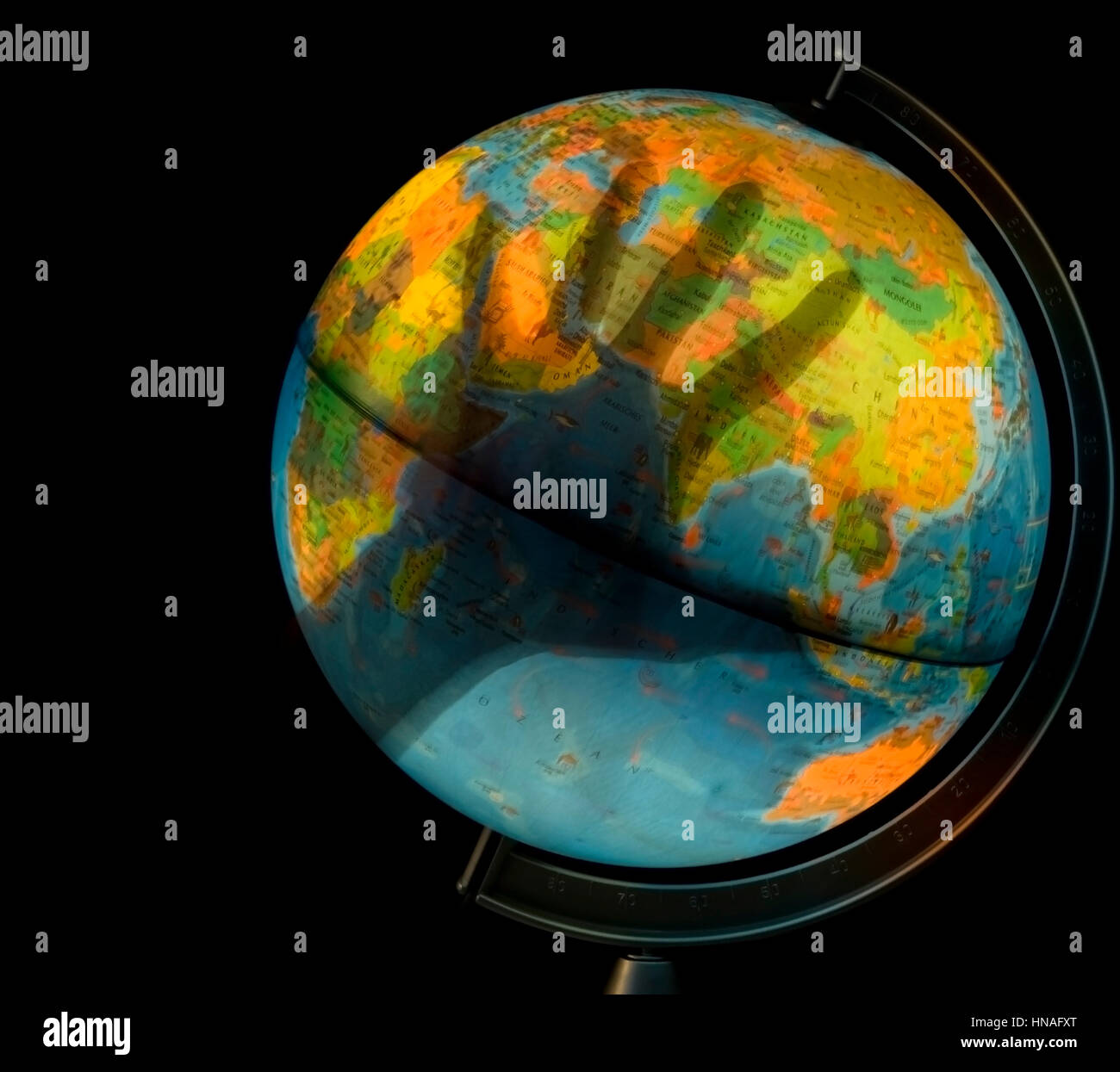 Symbolbild Hand Symbolbild Schuetzende Hand ueber der Welt - symbolic for protecting ...