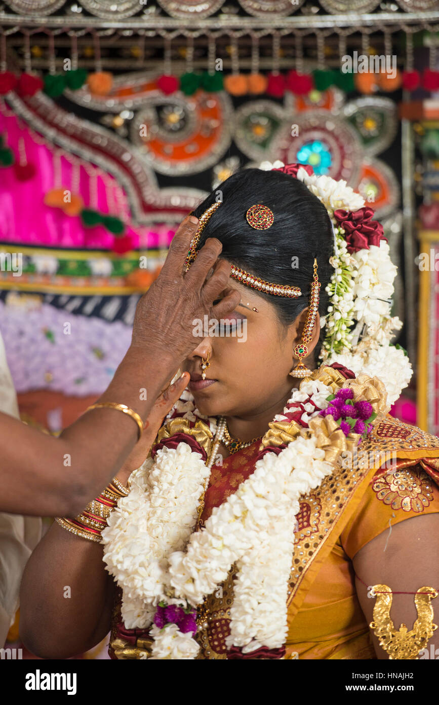 Bride, Hindu Wedding, Deniyaya, Sri Lanka Stock Photo