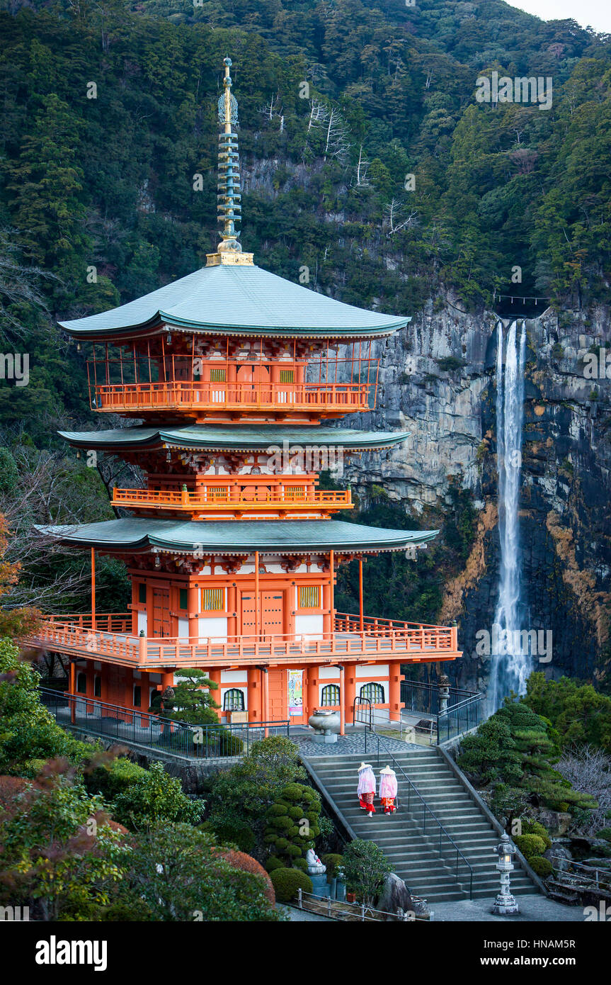 Nachisan Seiganto-ji Temple (Three-Storied Pagoda) and Nachi Waterfall, near Kumano Nachi Taisha Grand Shire, Kumano Kodo, Nakahechi route, Wakayama,  Stock Photo