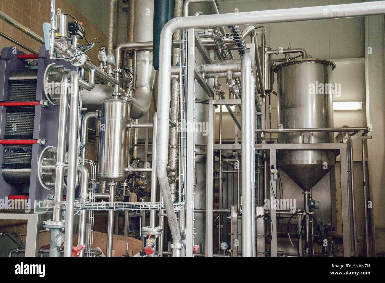 Modern beer plant, with brewing kettles, vessels, tubs and pipes made of stainless steel. Brewery Stock - Alamy
