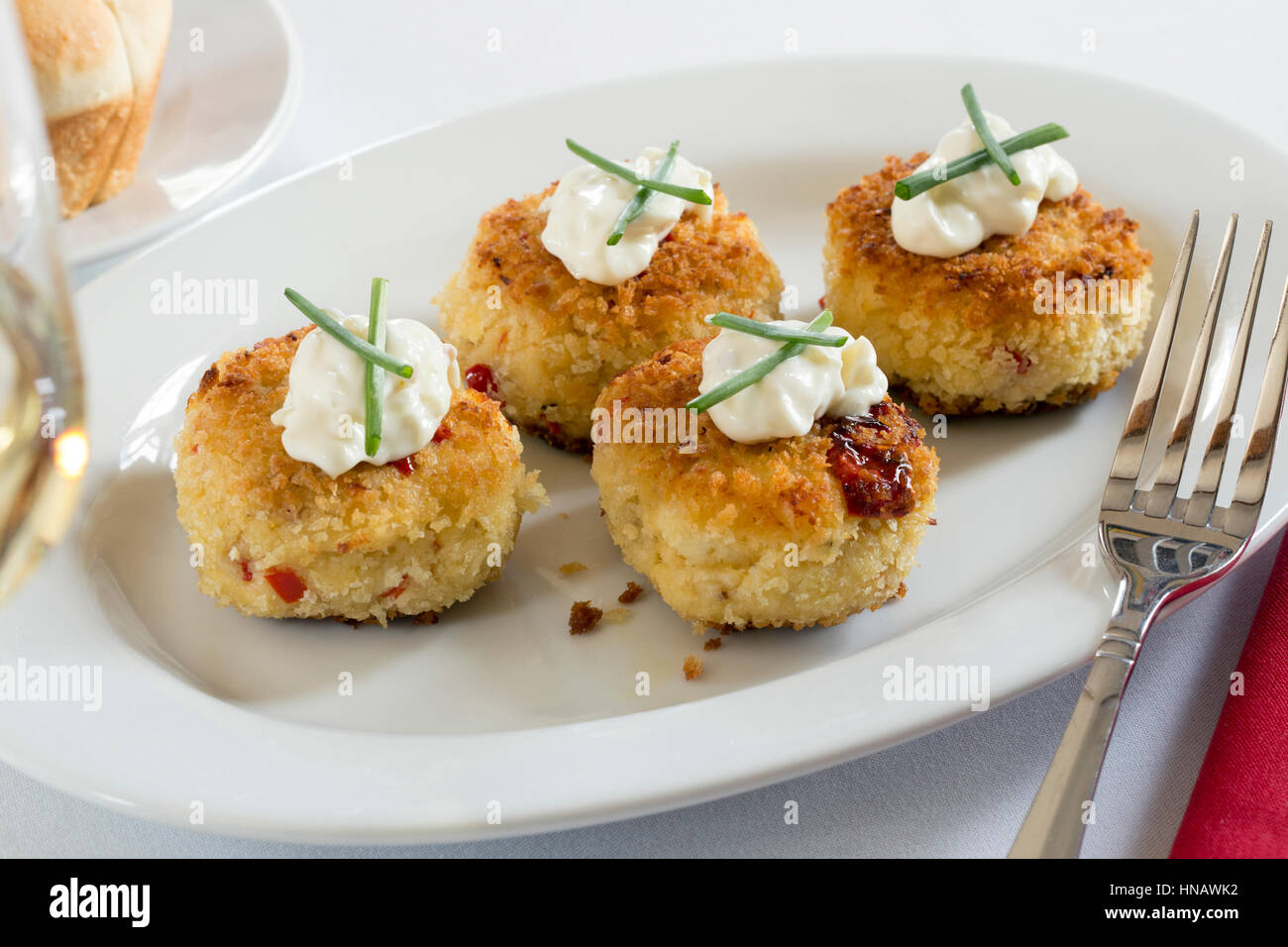 Crab cakes on serving dish, Wakefield Inn, Wakefield, NH Stock Photo