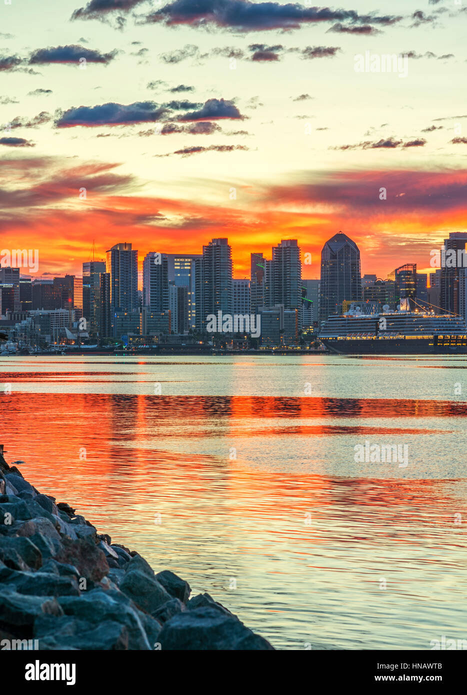 Harbor skyline sunrise hi-res stock photography and images - Alamy