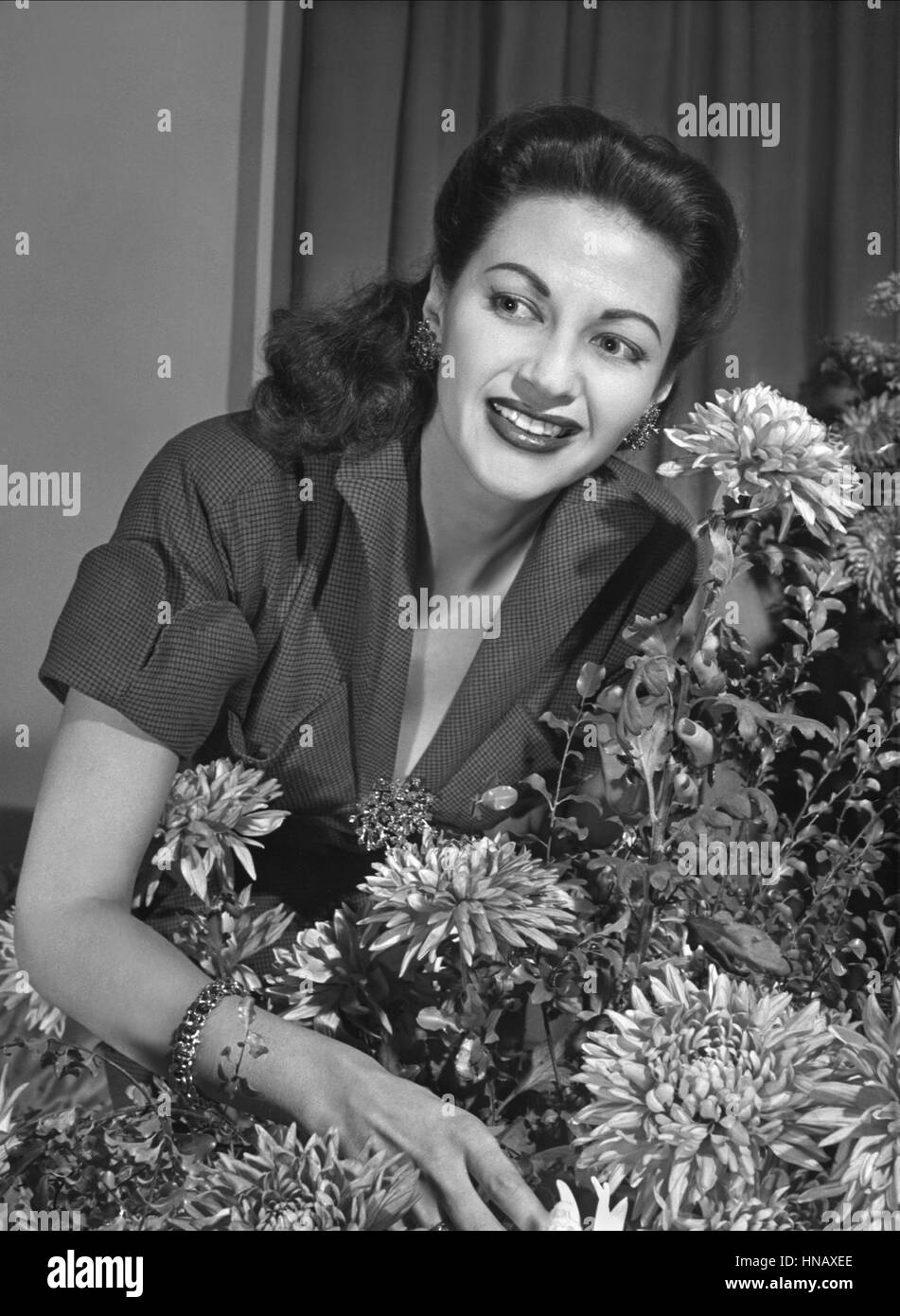 Yvonne de carlo hi-res stock photography and images - Alamy