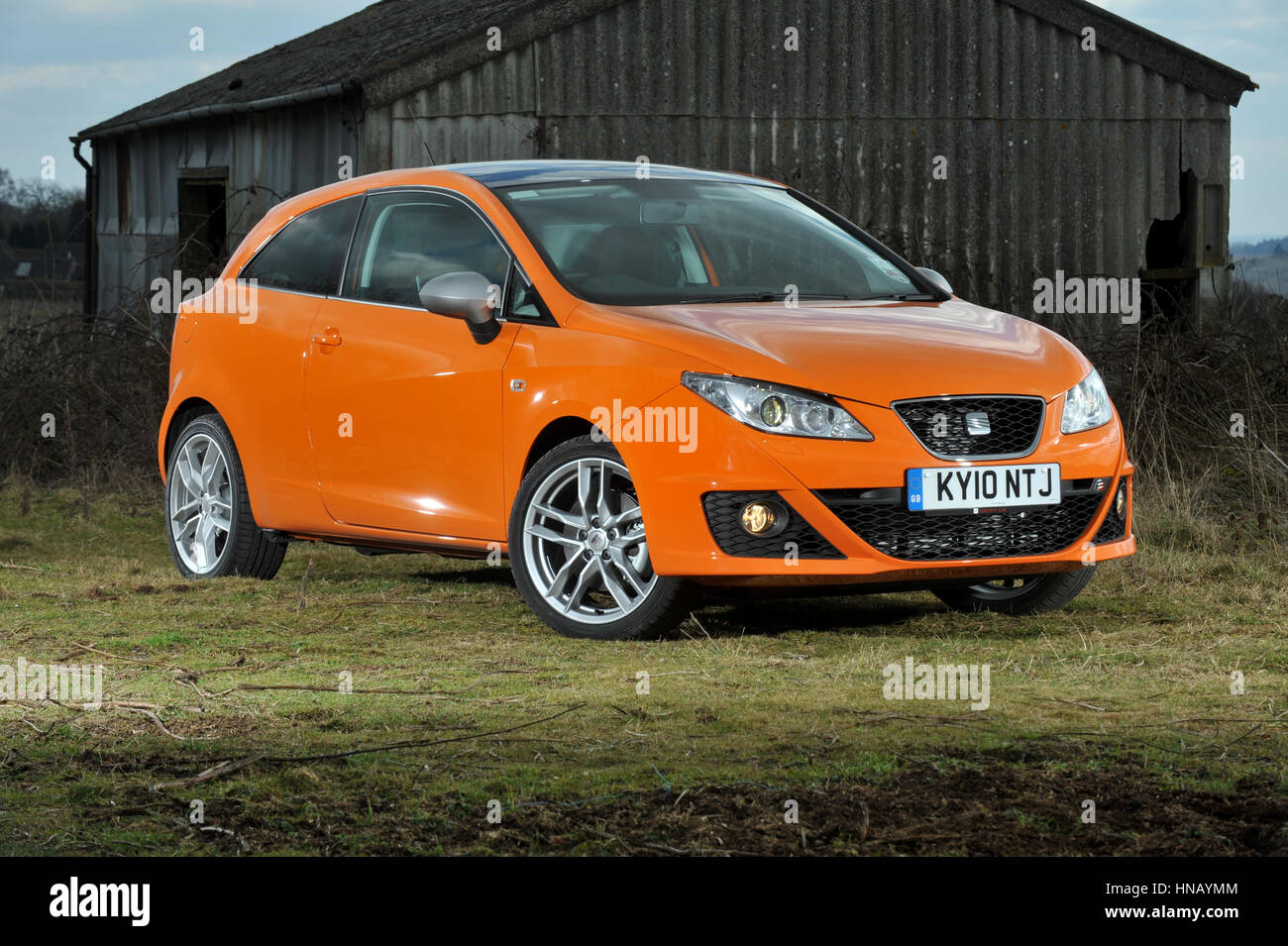 vogel Manoeuvreren eindeloos 2010 Seat Ibiza FR sports diesel hatchback car Stock Photo - Alamy