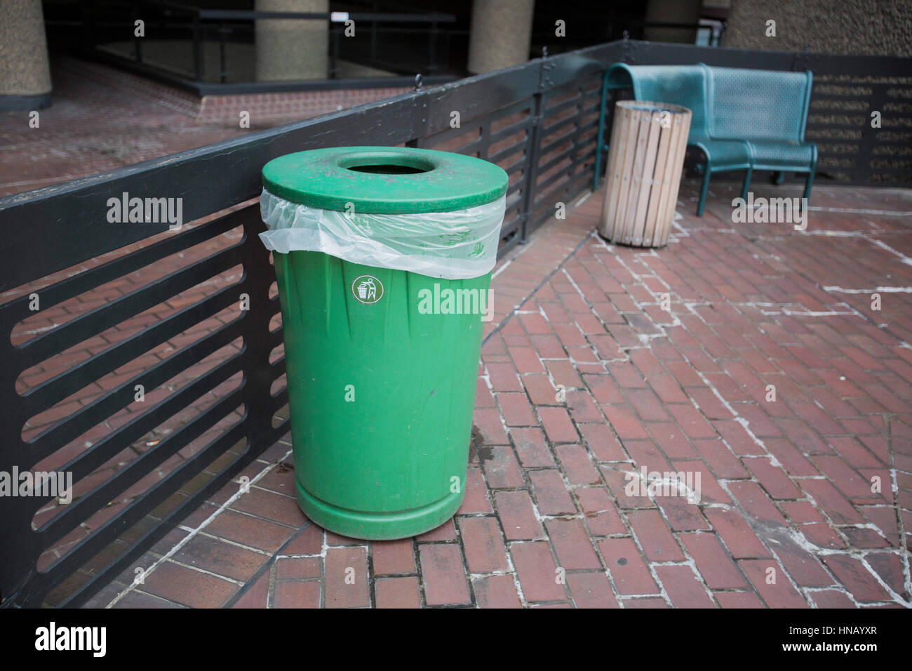 London litter bins hi-res stock photography and images - Alamy