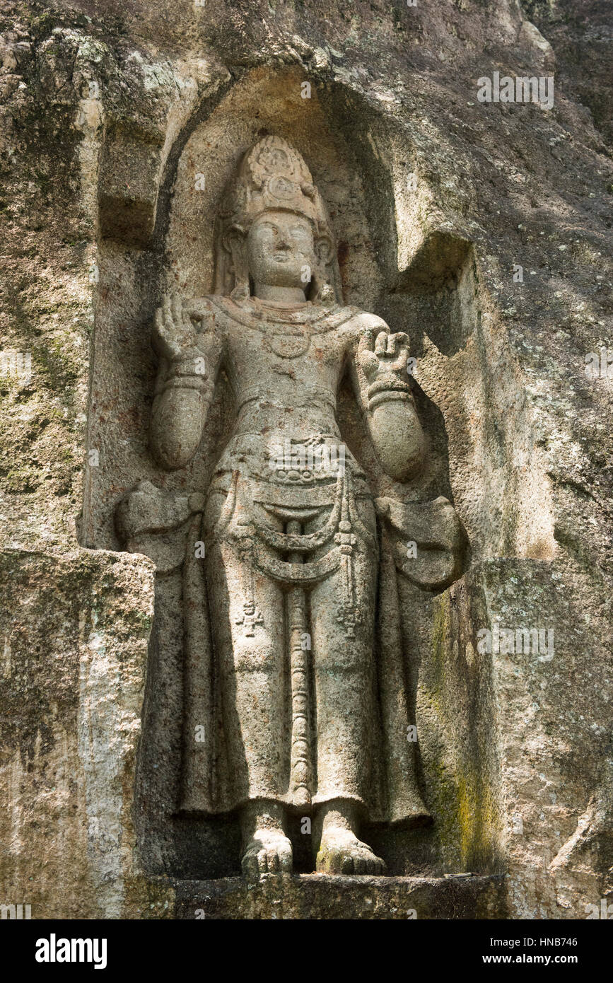 3 metres high bas relief statue of Bodhisattva Avalokiteśvara, Kusta Raja Gala or Rock of the Leper King, Weligama, Sri Lanka Stock Photo