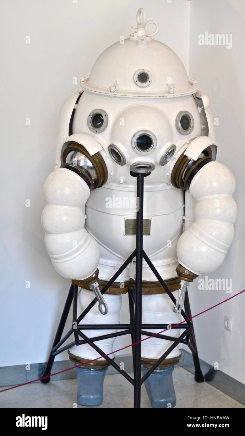 Submarine armour. Antique Diving Suit Stock Photo - Alamy
