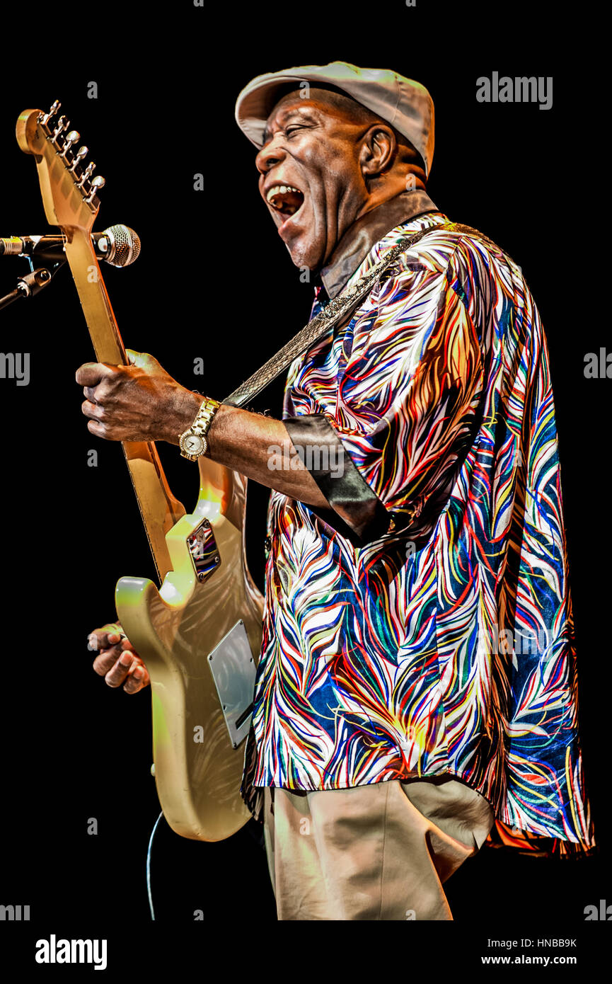 Buddy Guy Live in London Stock Photo Alamy