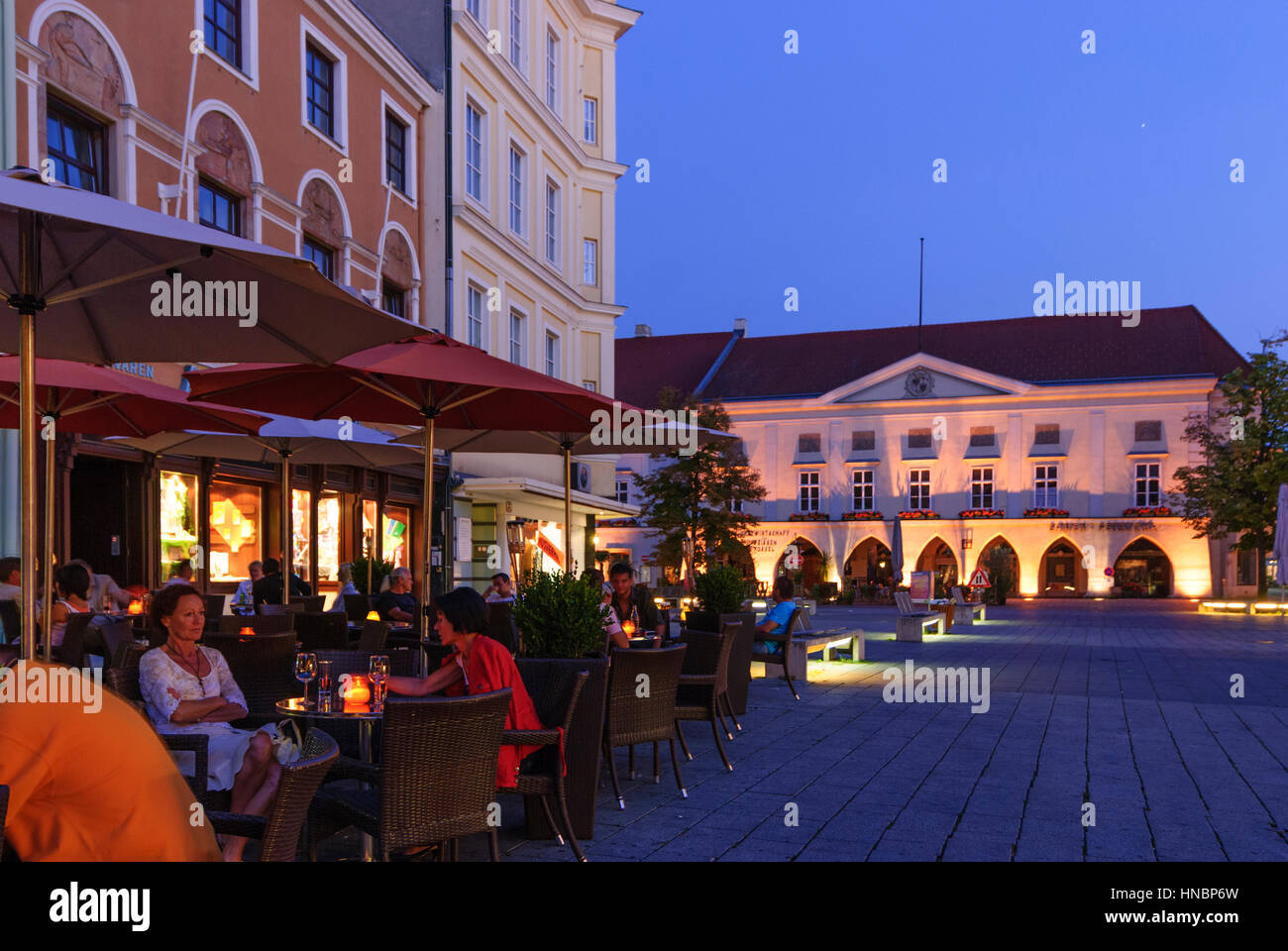 Wiener Neustadt, Hauptplatz, Main square, restaurant, Wiener Alpen