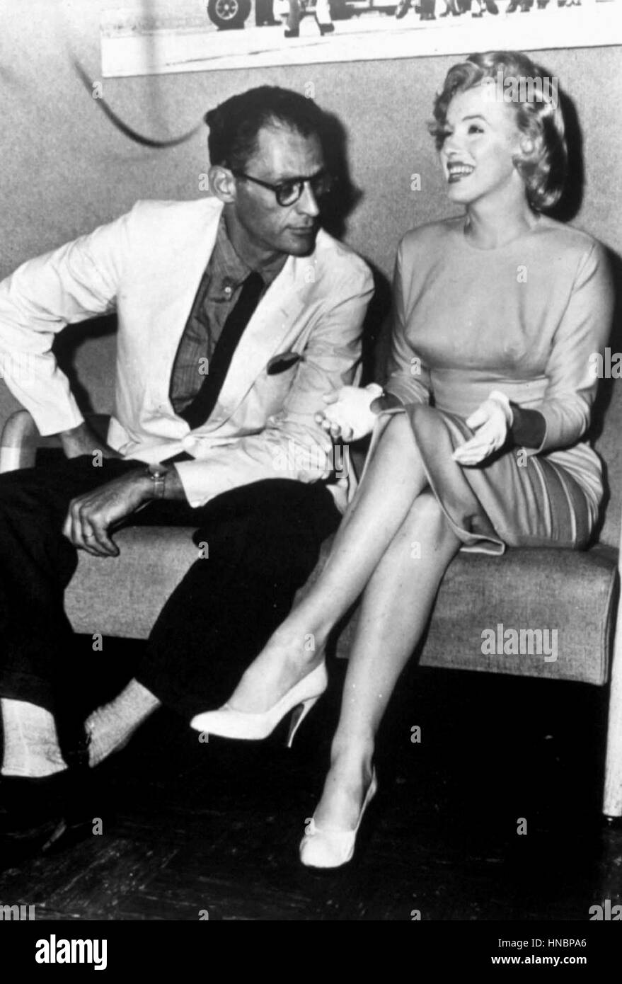 ARTHUR MILLER & MARILYN MONROE  16 August 1957 Stock Photo