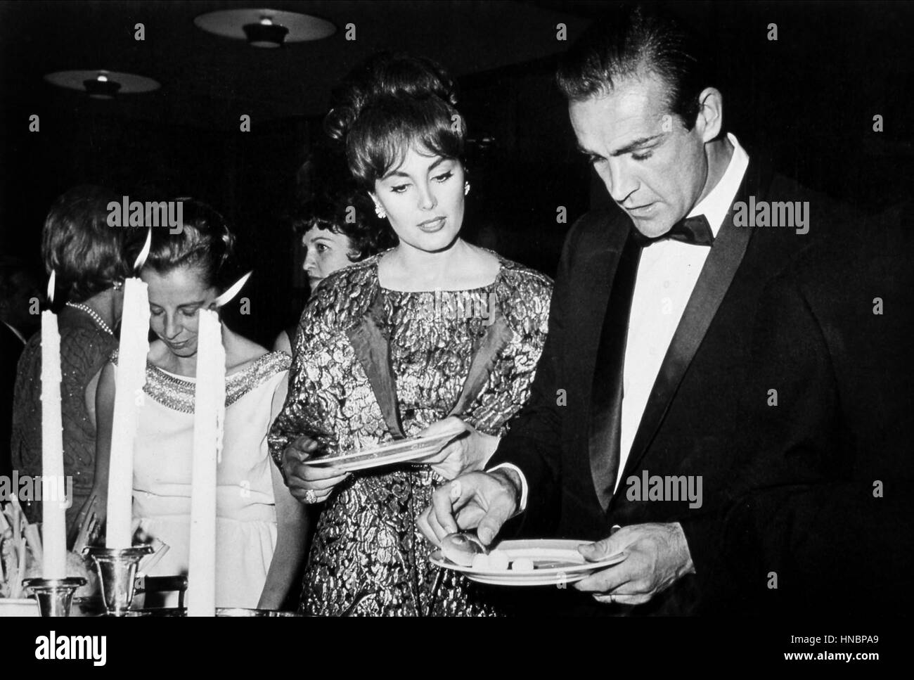 DIANE CILENTO & SEAN CONNERY (UK USE ONLY)  01 March 1963 Stock Photo