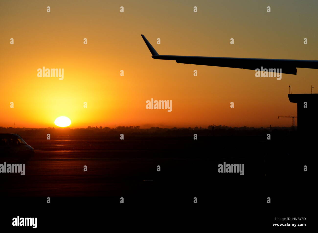 Airplane wing hi-res stock photography and images - Alamy