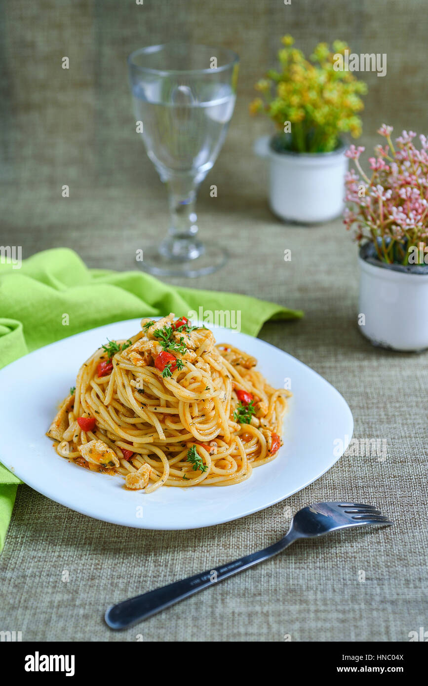 Spaghetti with tomato, green pepper and onion Stock Photo Alamy