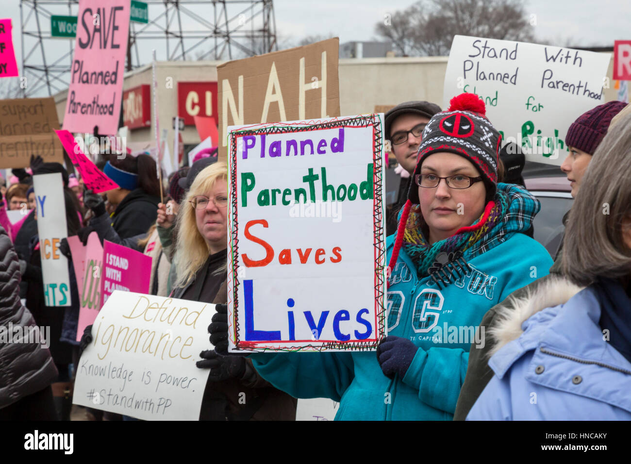 Ferndale, Michigan, USA. 11th February 2017. Supporters of Planned Parenthood far outnumbered opponents as both sides rallied outside Planned Parenthood clinics in metro Detroit. The Trump administration says it will deny federal funds to Planned Parenthood for women's health services because the agency helps some women obtain legal abortions. Credit: Jim West/Alamy Live News Stock Photo