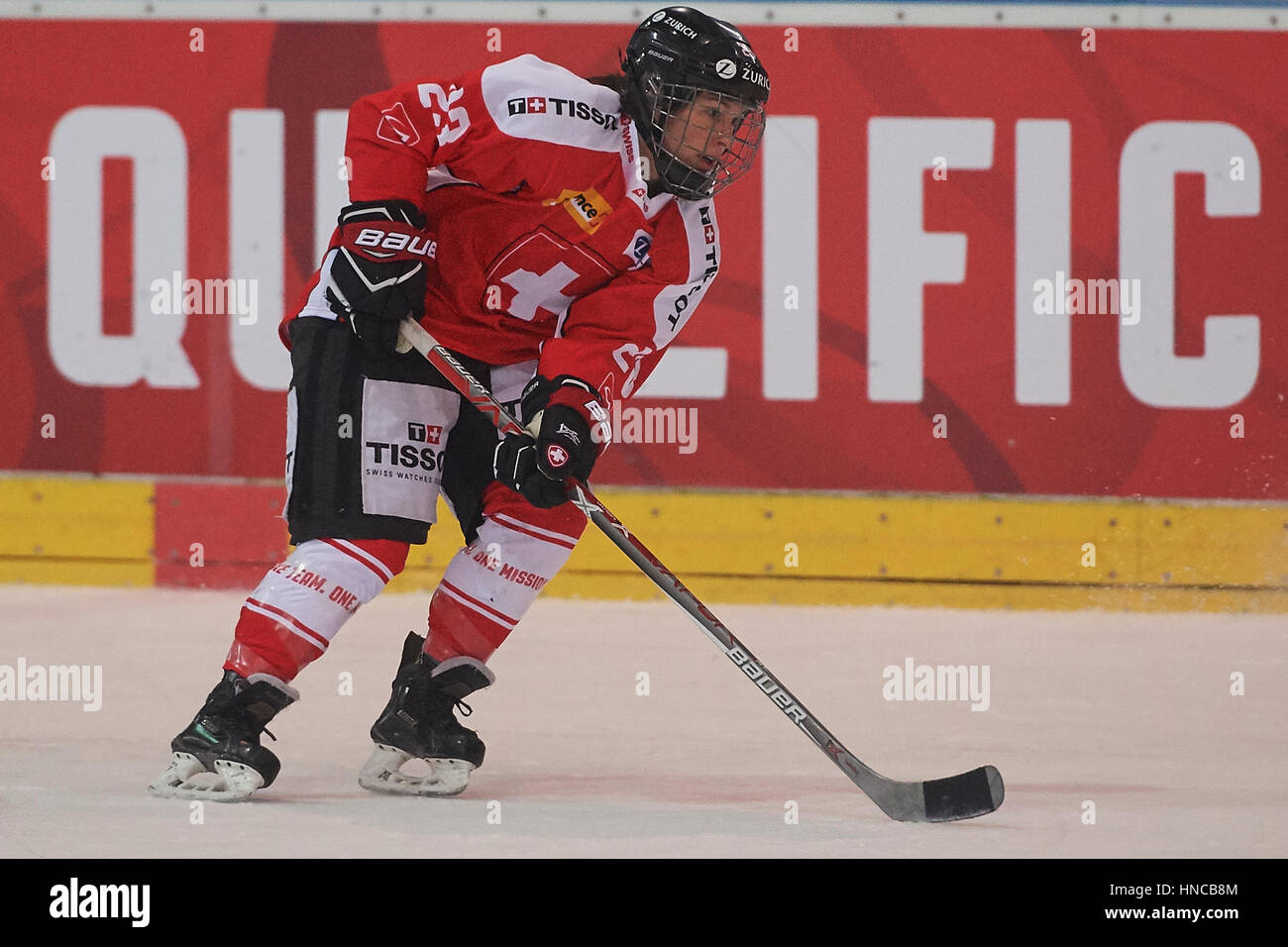 Olympic womens hockey hi-res stock photography and images - Page 3