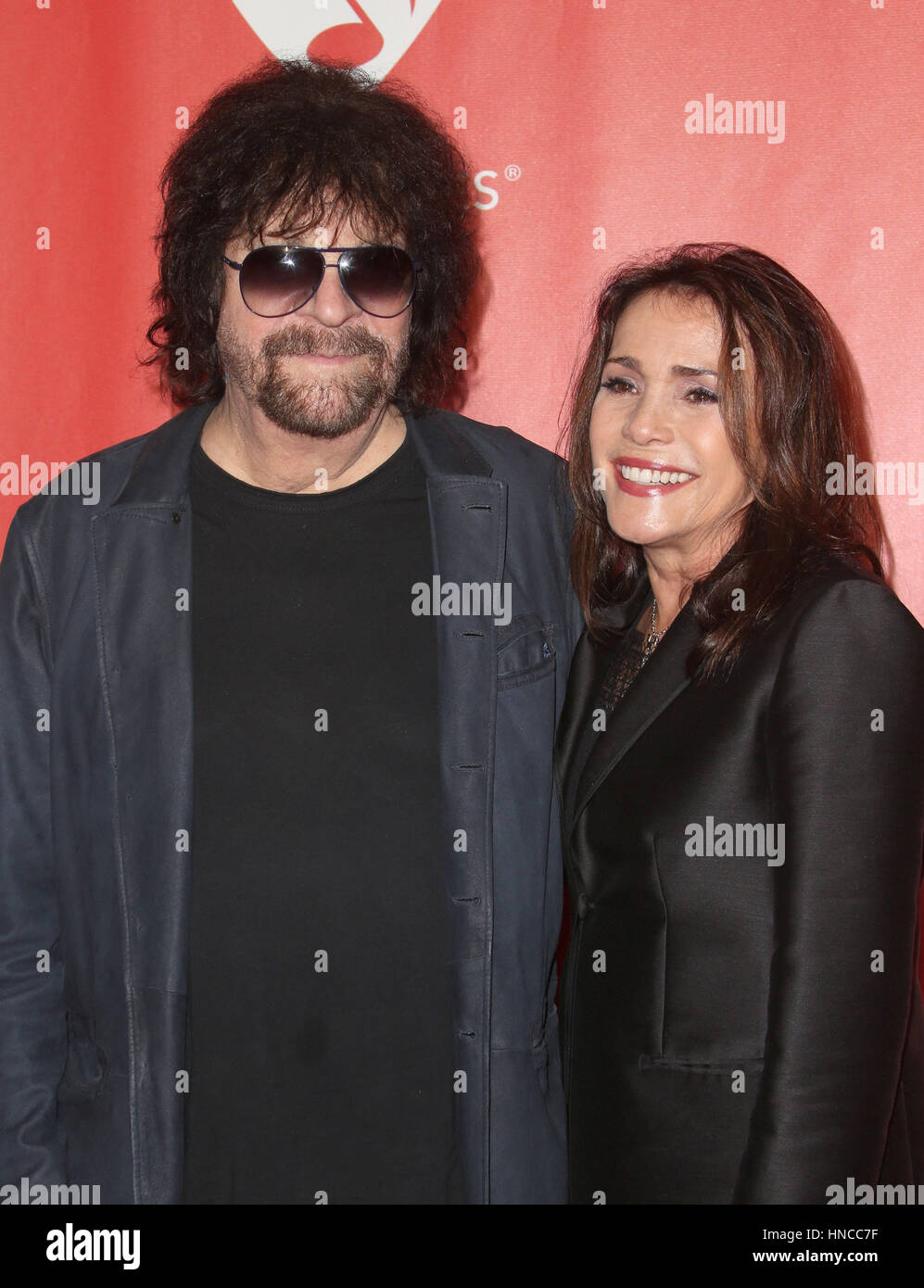Los Angeles, CA, USA. 10th Feb, 2017. 10 February 2017 - Los Angeles, California - Jeff Lynne, Sani Kapelson Lynne. ''2017 MusiCares Person Of The Year Honors Tom Petty. Photo Credit: F. Sadou/AdMedia Credit: F. Sadou/AdMedia/ZUMA Wire/Alamy Live News Stock Photo