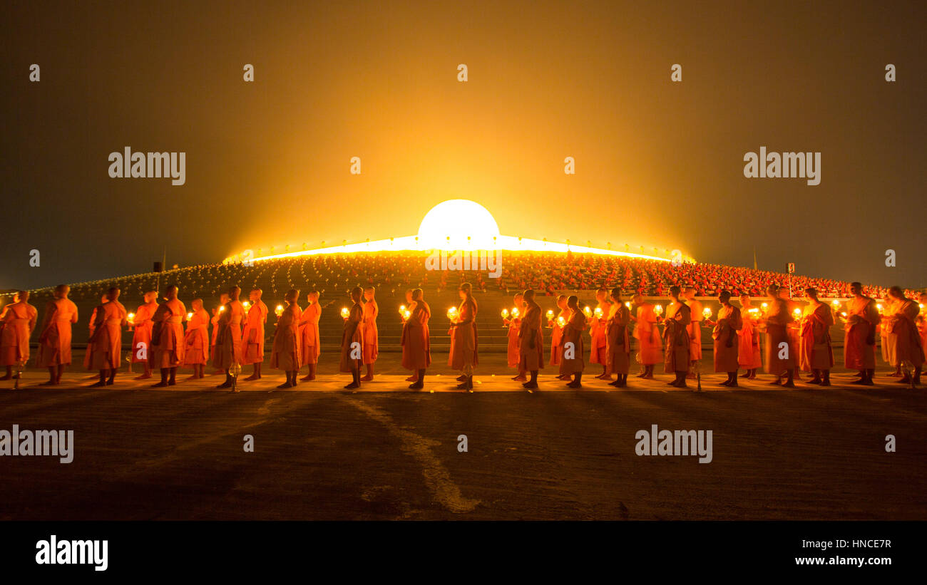 Khlong Luang, Pathum Thani, Thailand. 11th Feb, 2017. Buddhist monks participate in a candlelight procession around the pagoda during the Makha Bucha Day at Wat Phra Dhammakaya Credit: John Vincent/Alamy Live News Stock Photo